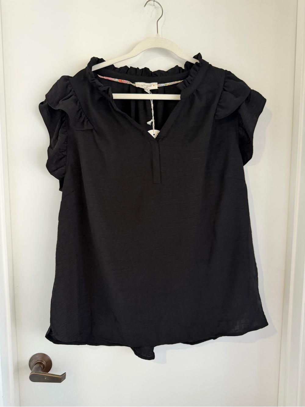 Umgee Black Ruffle Cap-Sleeve Blouse Plus size NWT